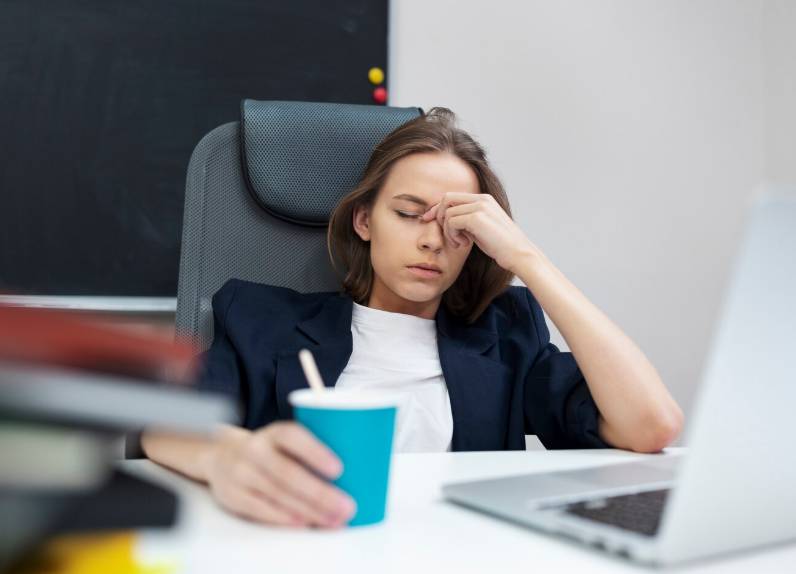 ilustrasi burnout (freepik.com/freepik)